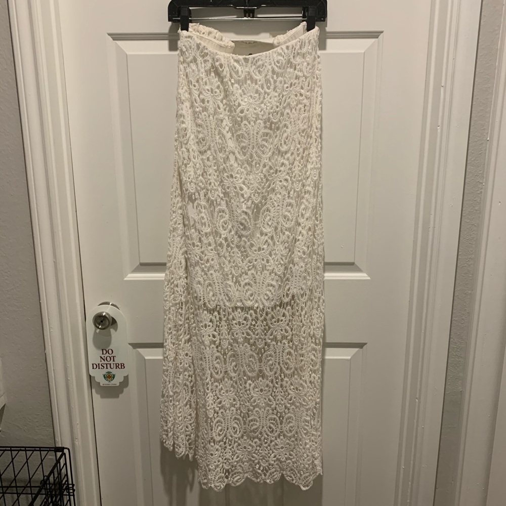 White lace skirt